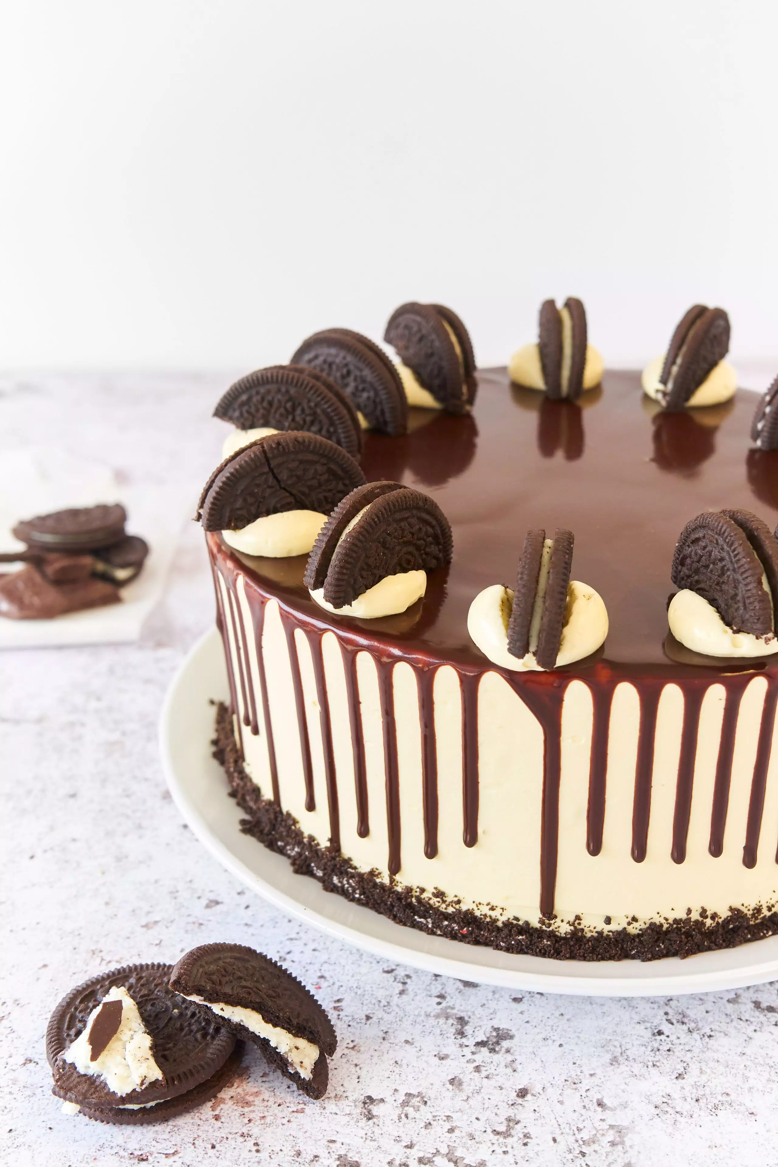 2 Tier Chocolate Deluxe Cake – Freddie's CakeShop